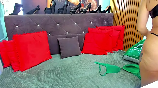 LauraSiin's Live XXX Chat