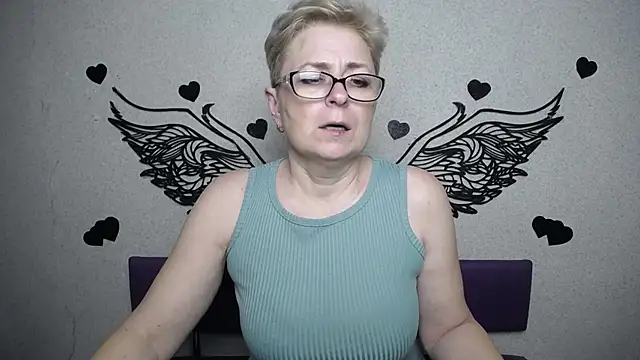 EmiliaGreen Live XXX chat