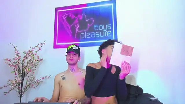 Pleasure_boys_hot Chat XXX in diretta