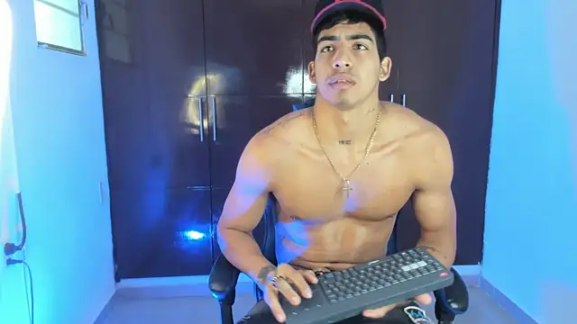 Milo_LatinBoy Live XXX Chat