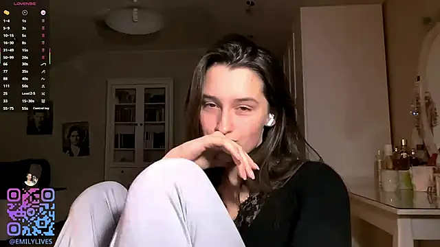 XXX chat uživo modela DarlineBrustera