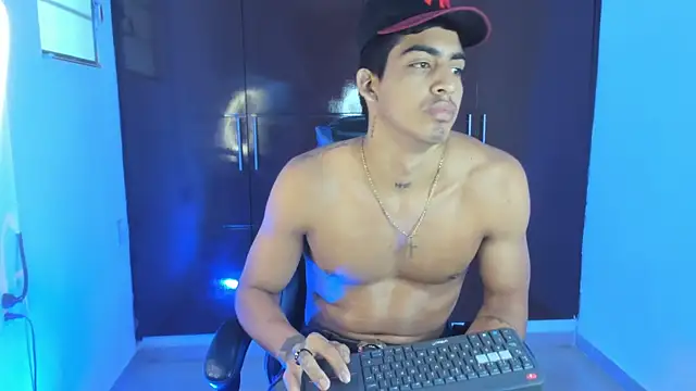 Milo_LatinBoy's Webcam Show