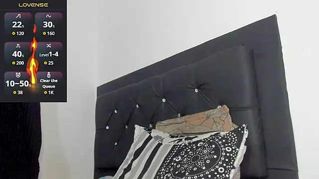 Show modela santi_brown na web-kameri