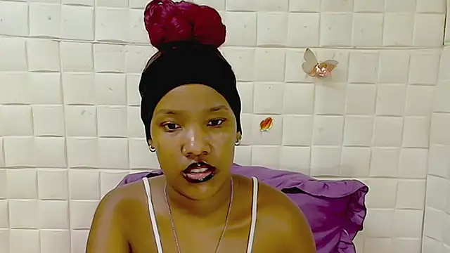 Chat +18 de EroticSexyPrada ao vivo