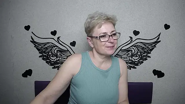 EmiliaGree's Live XXX Chat