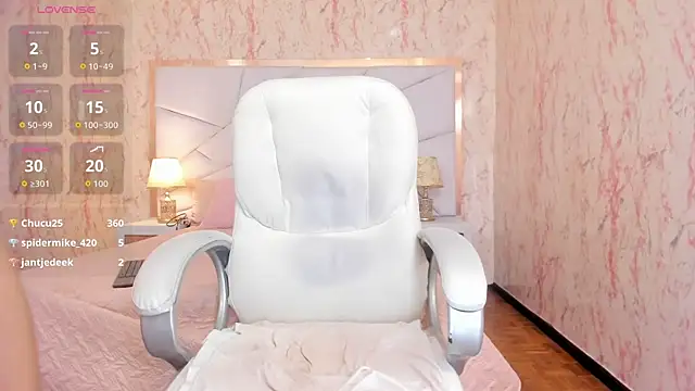 Emily_Whinfre Adlı Modelin Canlı XXX Sohbeti