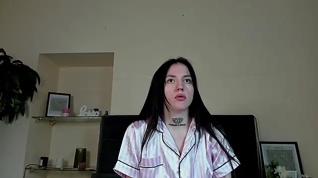 XXX chat uživo modela AdrianaCult