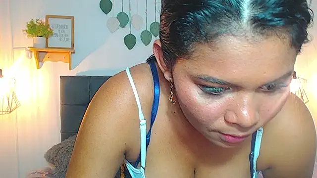 Emma_hassani live XXX chat