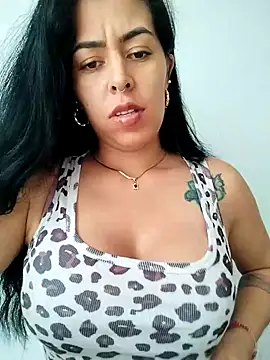 LuiannaのライブXXXチャット