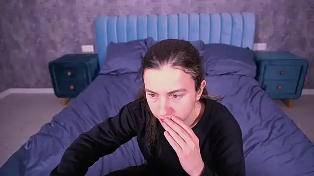 LittleJuliiのライブXXXチャット