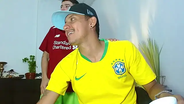 Chat +18 de skinny23cm ao vivo