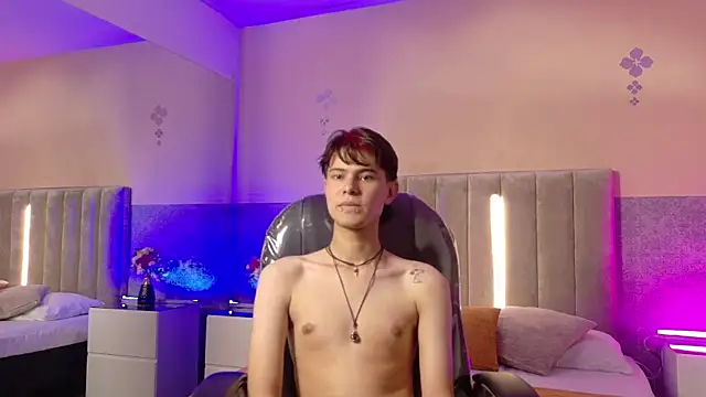 Chat +18 de Derek_Sinn ao vivo