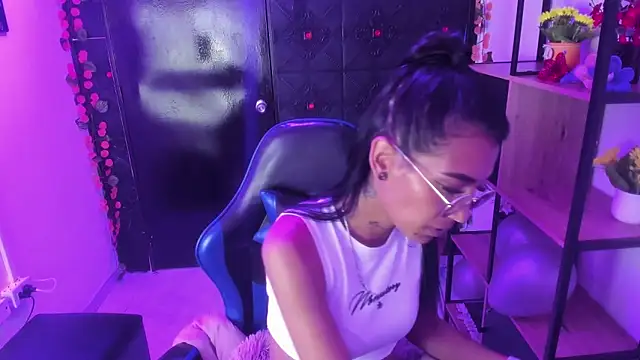 KarlaSlutSkinny__'s Live XXX Chat