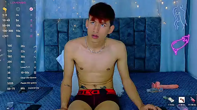 NicolasTorrez: онлайн-секс-чат