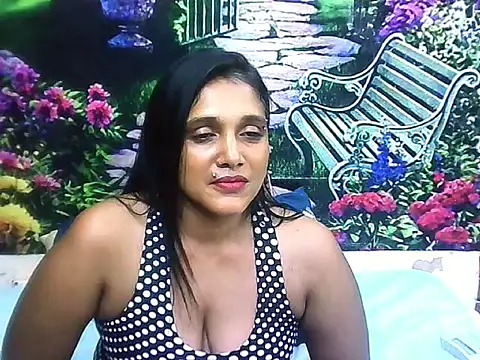 IndianSexyLady20 Adlı Modelin Canlı XXX Sohbeti