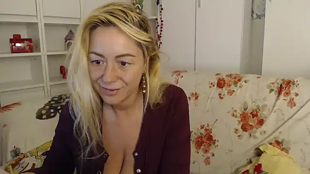 _karolynesyera_ Chat XXX in diretta