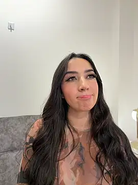 EmmyEvans1 Adlı Modelin Canlı XXX Sohbeti