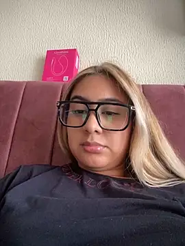 Czat XXX na żywo – Miabonnett_