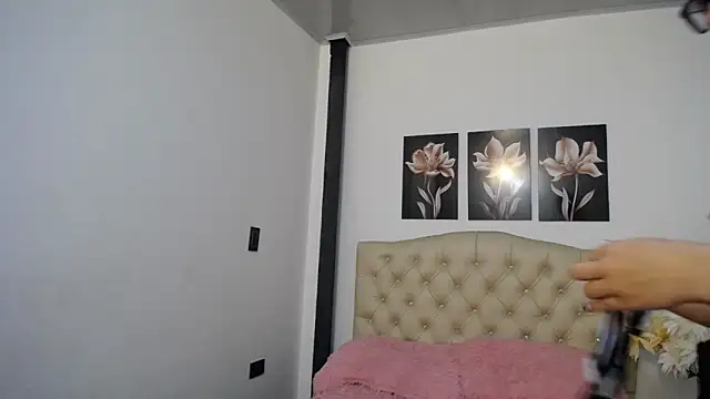 pinky_f00x live XXX chat