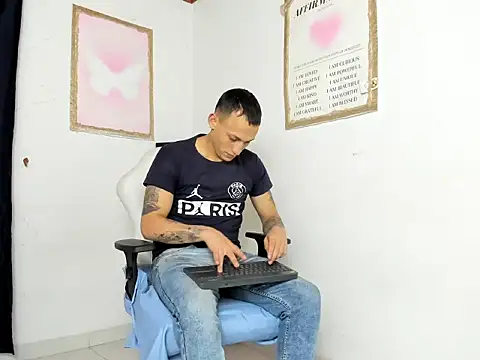 Masterblue_hot élő XXX-chatje