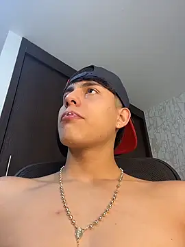 Lander_Cruz: онлайн-секс-чат