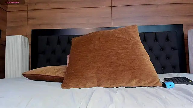 miah_connor Adlı Modelin Canlı XXX Sohbeti