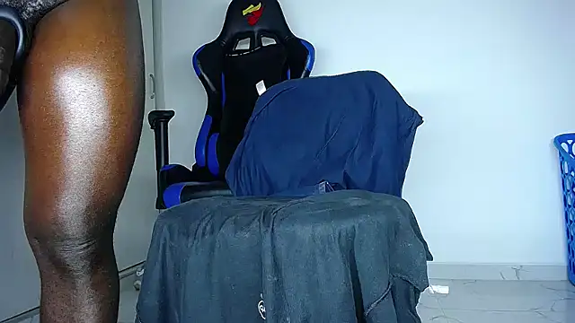 MAXJONES_2 Show in webcam