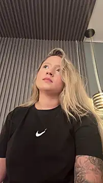 Chat XXX Live MiaPetit_