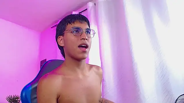 Maecum18 Chat XXX live