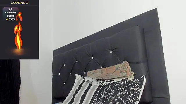 XXX chat uživo modela santi_brown