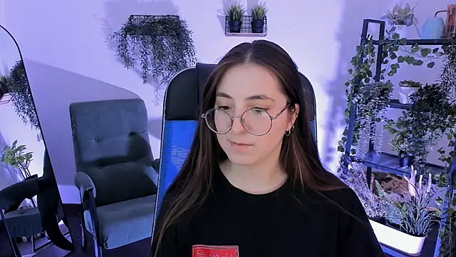 VirtuallVoyantのライブXXXチャット