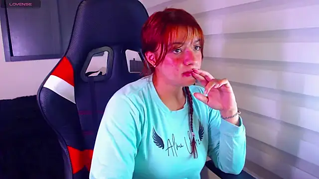 Pokazy przed kamerką – Vannessa__Shy