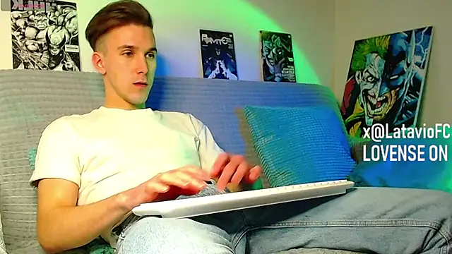 Midnighter_ Show in webcam