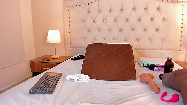 Chat +18 de vivi_ruby ao vivo