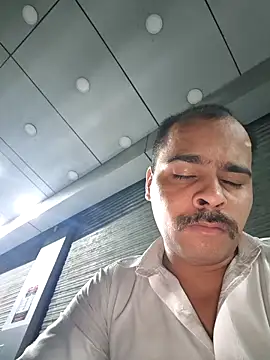 Vickyrajput009のライブXXXチャット