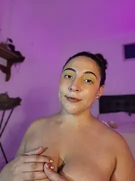 VickyHoult Adlı Modelin Canlı XXX Sohbeti