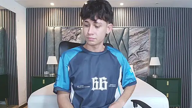 Michael_blue 即時 XXX 聊天