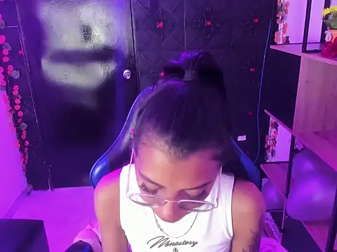 Chat XXX ao vivo de KarlaSlutSkinny__