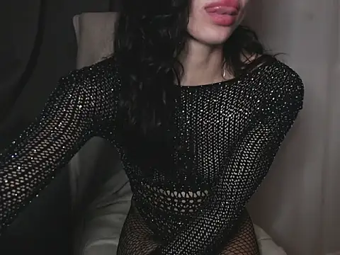 Mia28Mia Adlı Modelin Canlı XXX Sohbeti