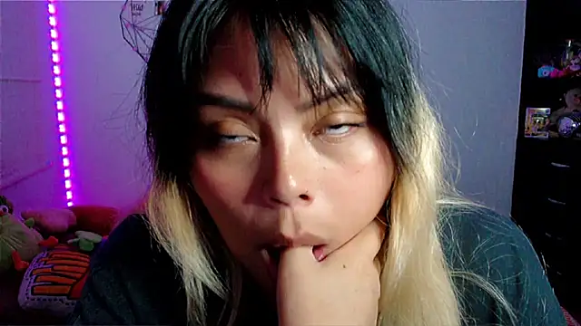 EllieMoonX élő XXX-chatje