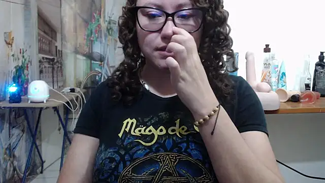 curly_greeneyedn Live XXX chat