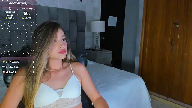 EmilyJohnsoon Adlı Modelin Canlı XXX Sohbeti