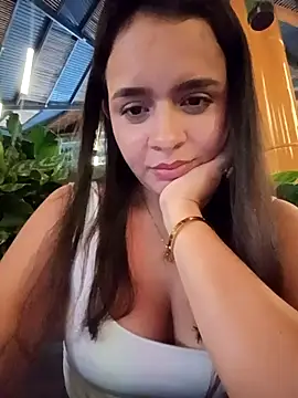 Julieth_hot-69 Show in webcam