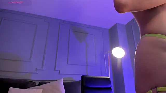 EveBensonX Adlı Modelin Canlı XXX Sohbeti