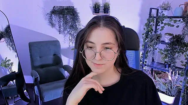 VirtuallVoyant's Live XXX Chat