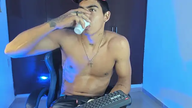 Milo_LatinBoy – Naživo XXX chat