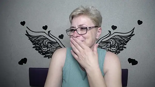 EmiliaGree's Live XXX Chat