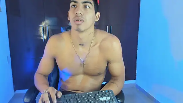 Milo_LatinBoy Webcam Show