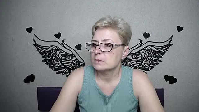 EmiliaGreeのライブXXXチャット