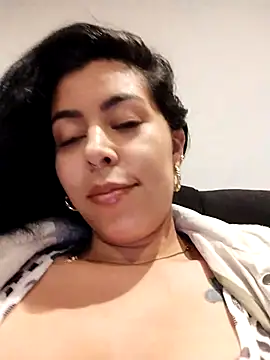 LuiannaのライブXXXチャット